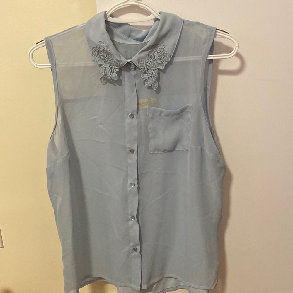 Vera Wang | baby blue floral button down